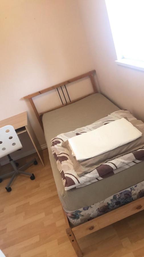Vancouver Backpacker House - 10 Min Walk To Metrotown Skytrain Station เบิร์นนาบี ภายนอก รูปภาพ