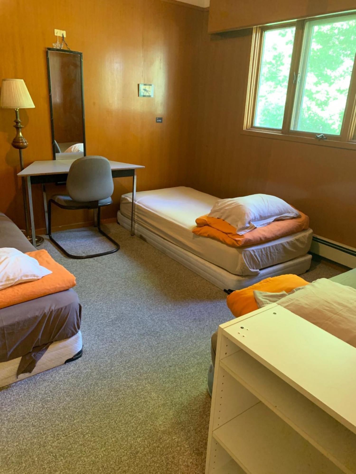 Vancouver Backpacker House - 10 Min Walk To Metrotown Skytrain Station เบิร์นนาบี ภายนอก รูปภาพ
